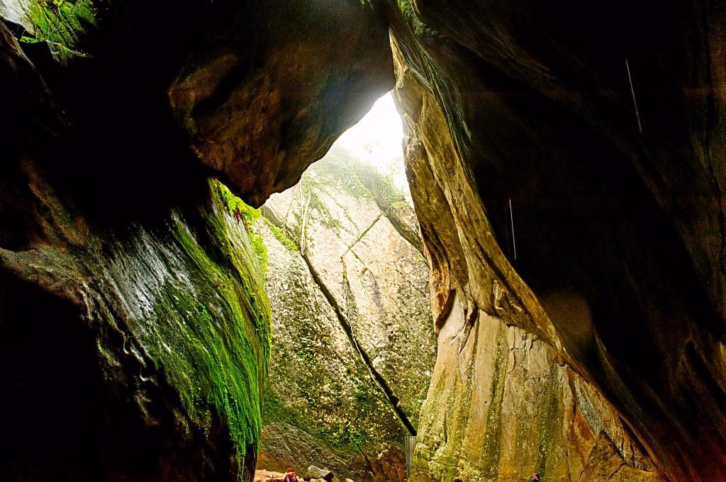 UK Traveller’s Viral Reaction To Edakkal Caves Leaves Internet Stunned