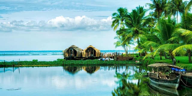 Kerala tourism showcasing backwaters houseboats, Munnar tea plantations, tropical beaches, wildlife sanctuaries, and cultural traditions