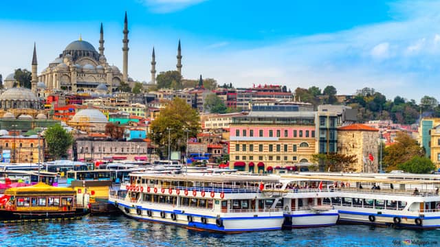 Turkey tourism showcasing Istanbul landmarks, Cappadocia hot air balloons, Pamukkale terraces, ancient ruins, and Mediterranean coastline