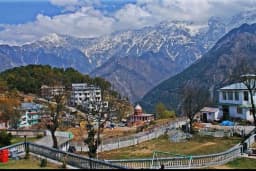 How to Plan a ₹25,000 Budget Trip to Dharamshala - Stay, Food & Sightseeing Tips