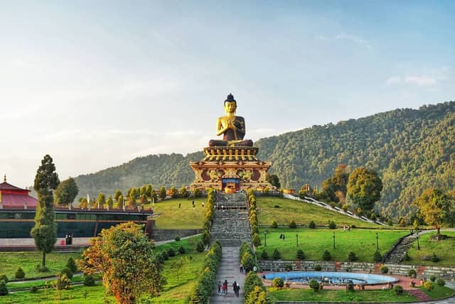 West Bengal tourism showcasing Victoria Memorial, Darjeeling tea gardens, Howrah Bridge, and Sundarbans mangrove forests